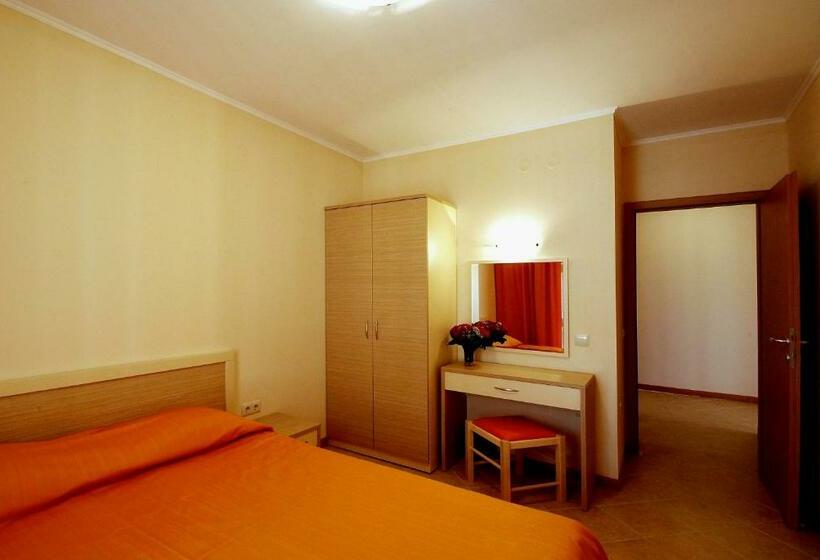 شقة غرفتين نوم مزودة بشُرفة, Royal Sun Holiday Complex