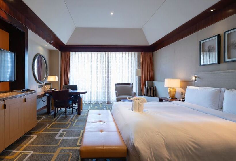 Номер Executive Вид на Море, Hilton Qingdao Golden Beach