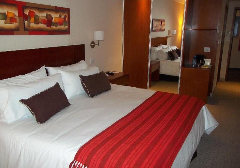带大床的套房, Howard Johnson Hotel Yerba Buena