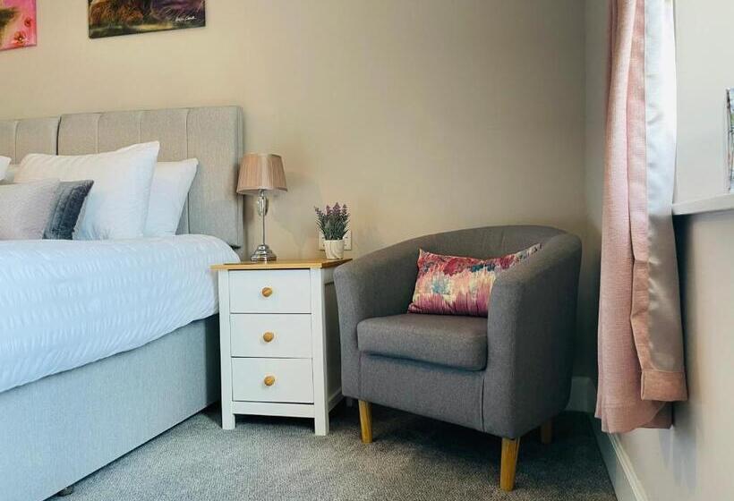 Номер Deluxe Вид на Озеро, Whinburn Guest House