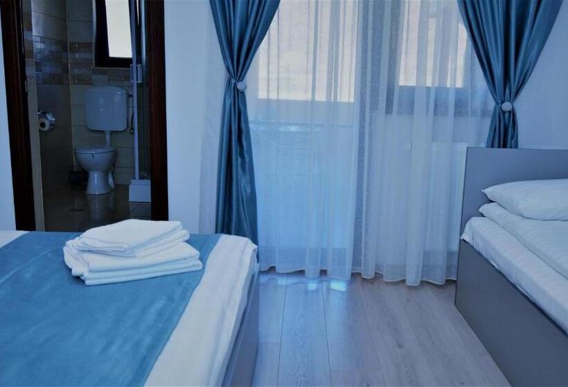 Standard Triple Room with Terrace, Vila Poienița Căciulata