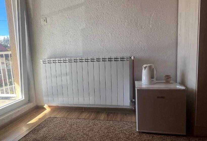 اتاق استاندارد سه تخته با سرویس بهداشتی مشترک, Snam Rooms&apartment