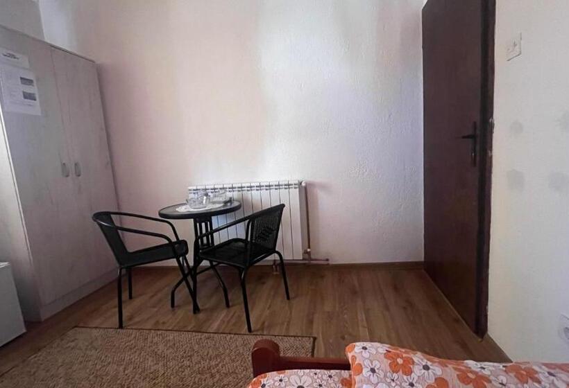 اتاق استاندارد با سرویس بهداشتی مشترک, Snam Rooms&apartment