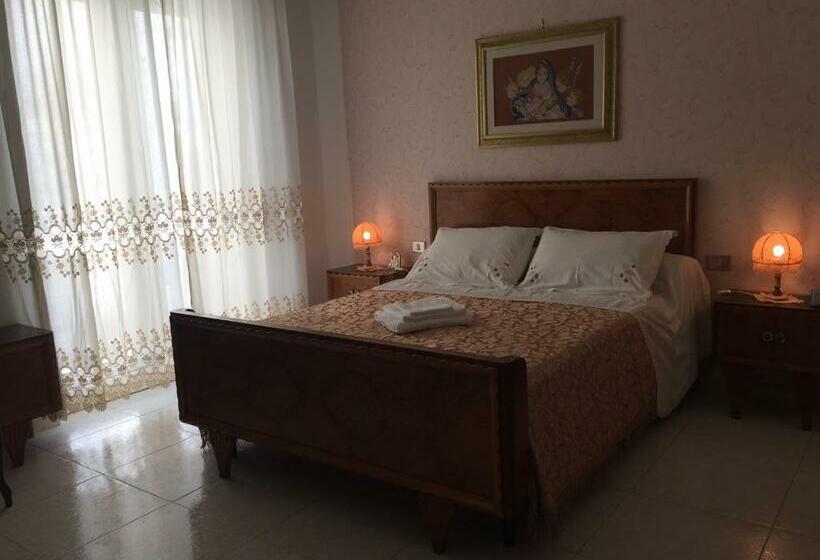 اتاق استاندارد چهارنفره با بالکن, B&b Donna Porzia
