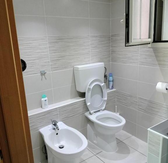 سوئیت با وان آب گرم, Red House