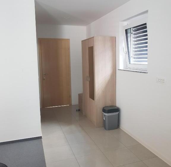 آپارتمان 1 خوابه, Apartmaji Janković