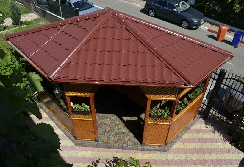 Четырехместный Номер Стандарт с Балконом, Casa Sarofin