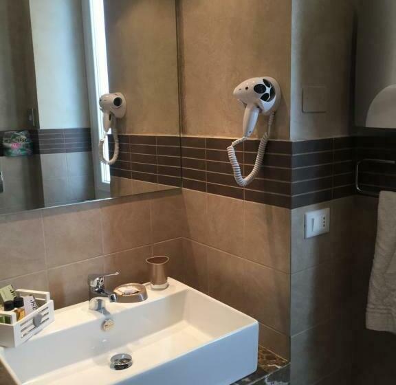 اتاق راحتی سه تخته, Les Chambres De La Place