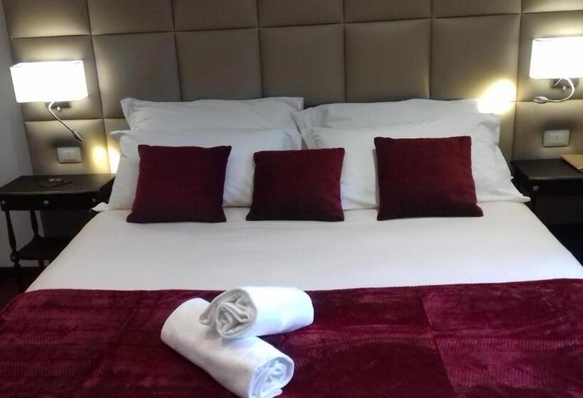 اتاق راحتی سه تخته, Les Chambres De La Place