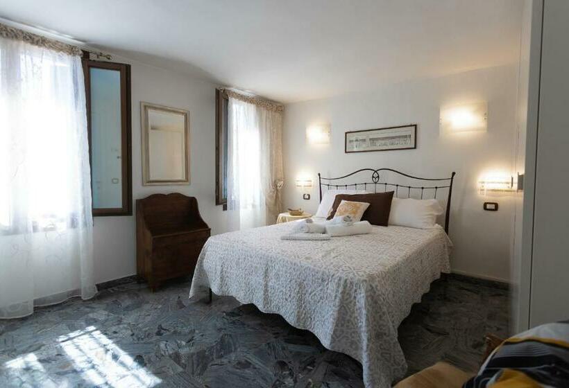 اتاق استاندارد, B&b Antico Orologio