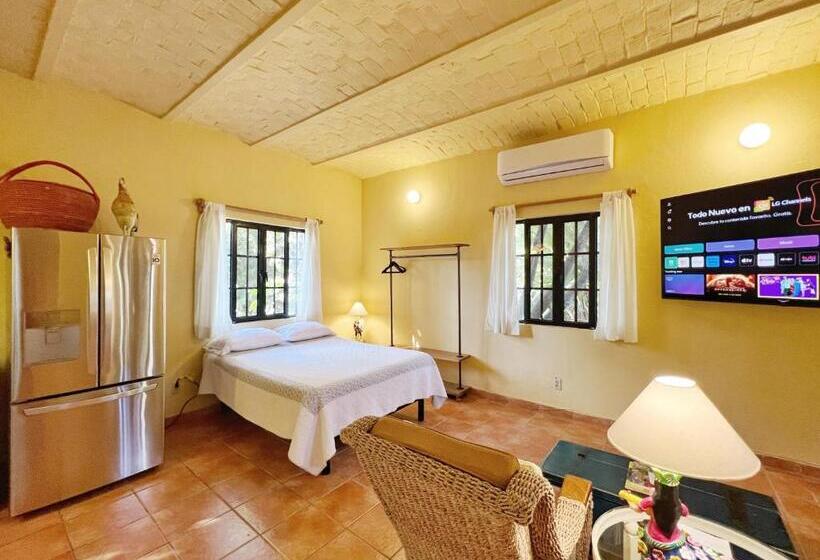 Deluxe Bungalow, Estrellita S Bed & Breakfast