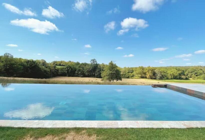 Номер Стандарт, Chateau Erigoye