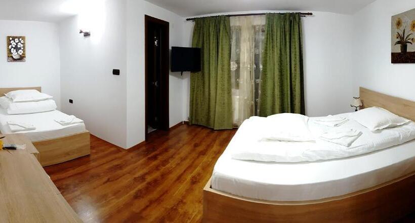 Четырехместный Номер Superior, Pensiunea Casa Zarnesteana