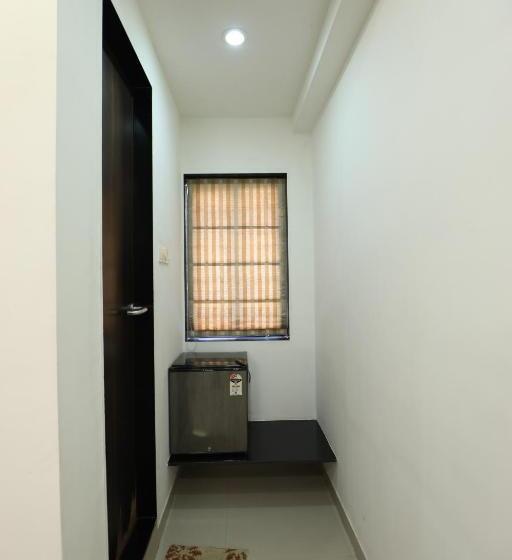 Номер Deluxe, Shagun Rooms & Banquet, Surat