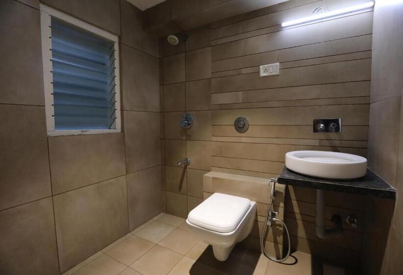 Четырехместный Номер Стандарт, Shagun Rooms & Banquet, Surat