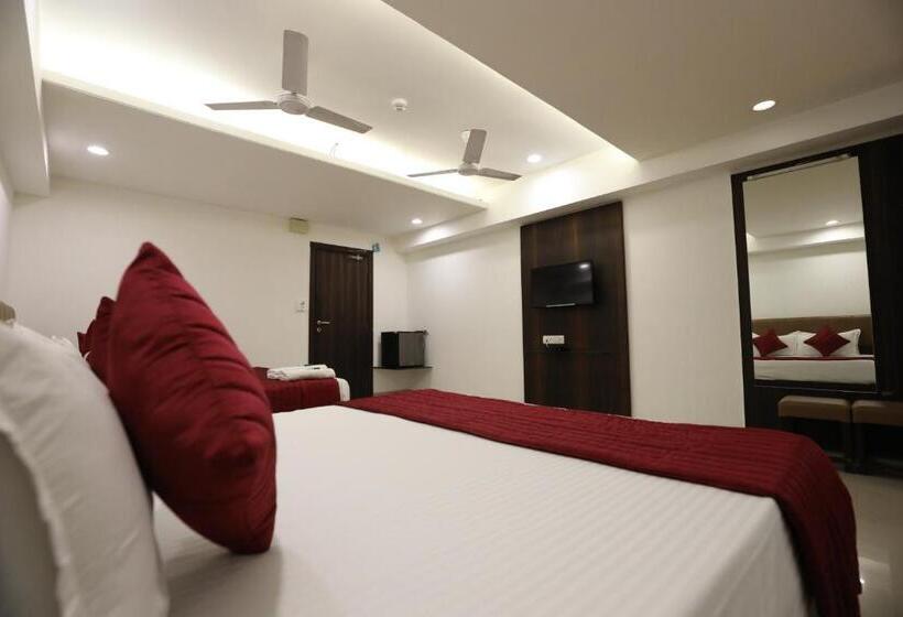 Четырехместный Номер Стандарт, Shagun Rooms & Banquet, Surat
