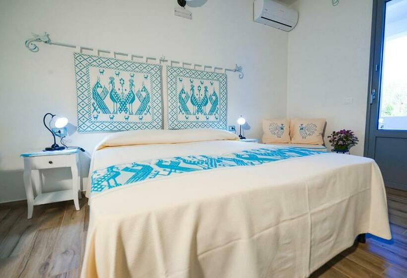 اتاق استاندارد با بالکن, Made