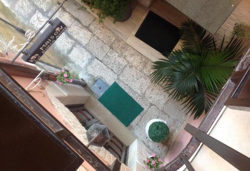 اتاق استاندارد با بالکن, B&b La Maison Del Borgo Antico