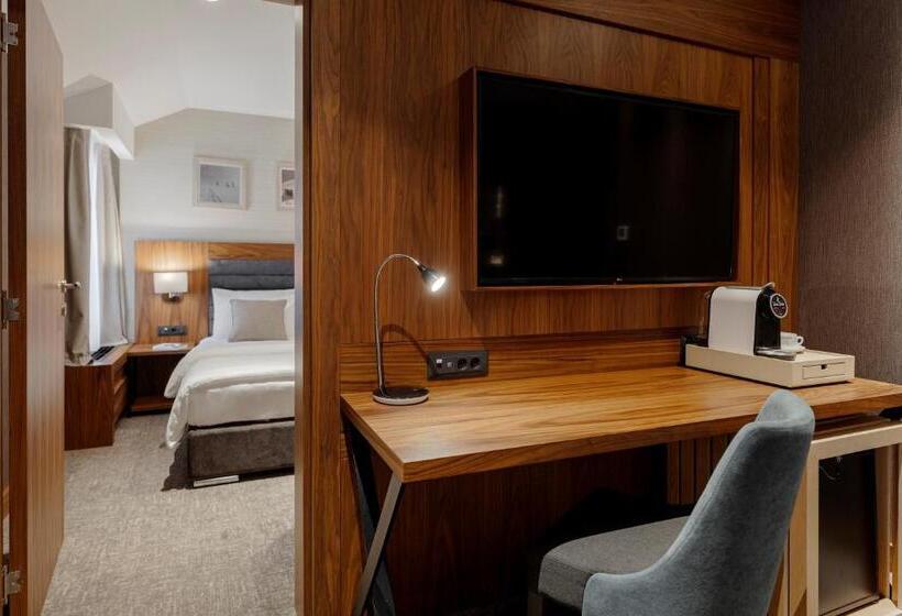 اتاق خانوادگی, Grand Kopaonik