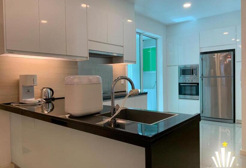 Apartament 3 Dormitoris, The Shore Hotel & Residences By La Vista