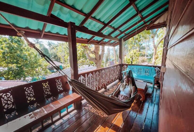 Family bungalow with pool view, Baan Kiao