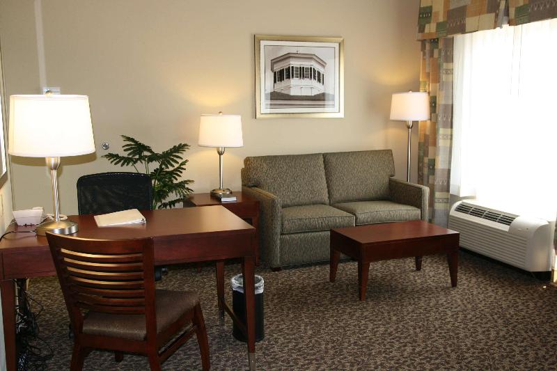 스탠다드 스튜디오 킹침대, Hampton Inn & Suites West Point