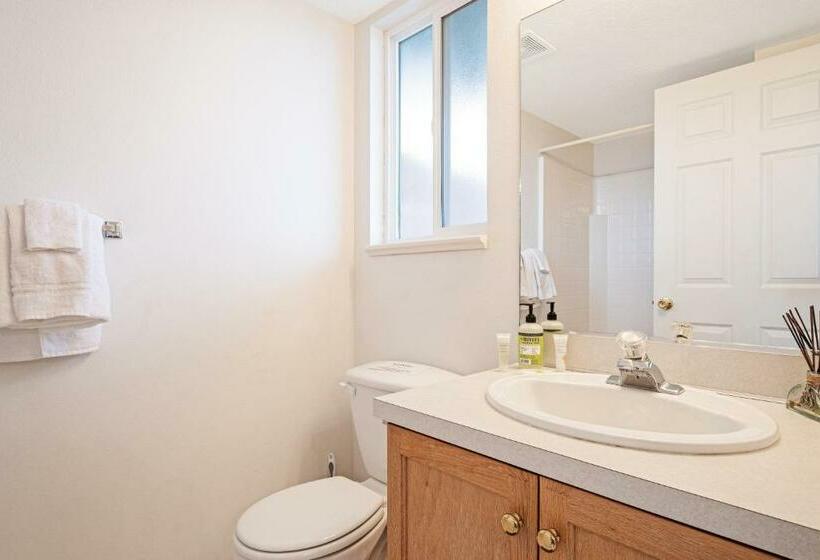 Апартаменты 2 Спальни, Harbor Village Lakeview Condo 9023