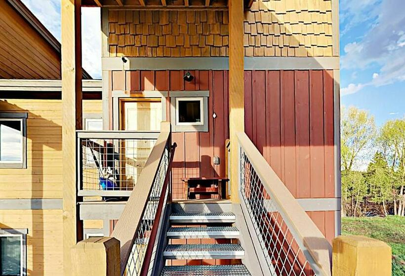 آپارتمان 3 خوابه, Blue River Condo Unit 203