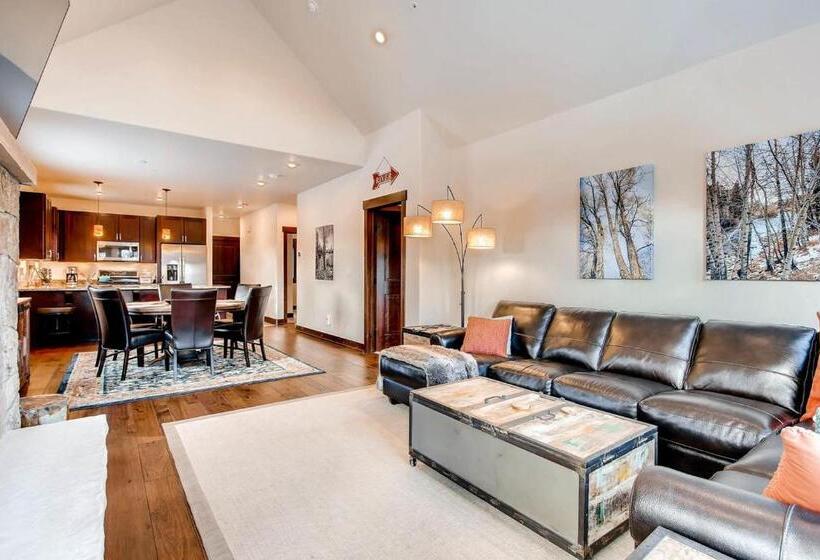 آپارتمان 3 خوابه, Blue River Condo Unit 203