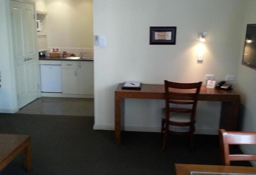 디럭스 패밀리 룸, Armidale Pines Motel