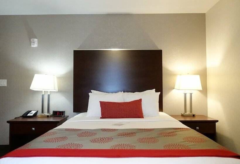 Люкс Повышенной Комфортности, Ramada By Wyndham Moose Jaw