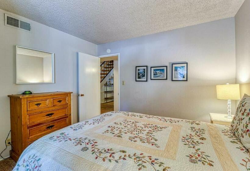 침실 2개 아파트, 2 Bed 2 Bath Apartment In Carnelian Bay