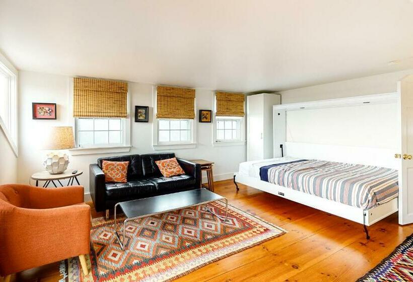 آپارتمان 2 خوابه, Penthouse On Commercial