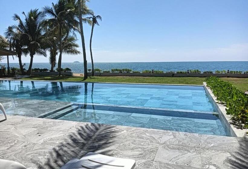 بانگلوی استاندارد با چشم‌انداز دریا, Rayong Chalet Resort