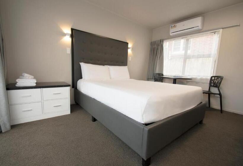 스탠다드 스튜디오, Middlemore Motel