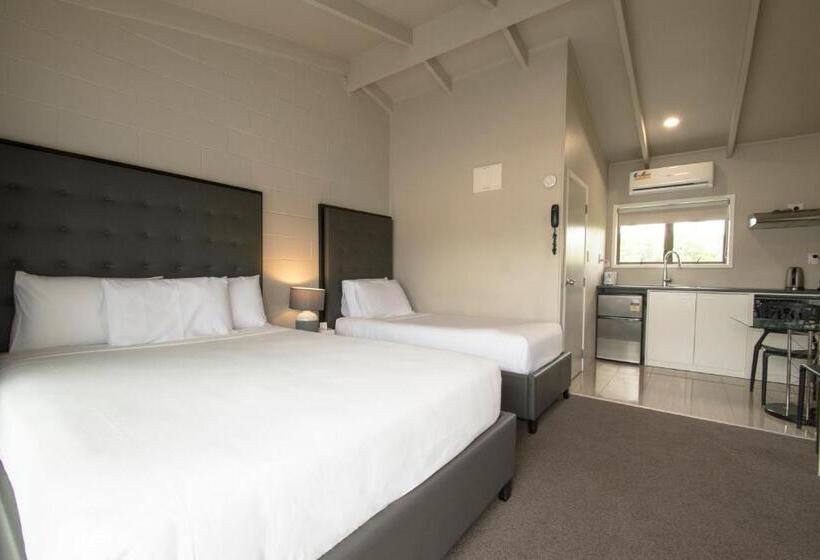 스탠다드 스튜디오, Middlemore Motel
