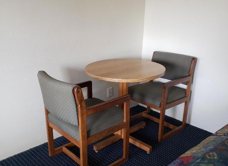 디럭스 룸, Fields Park Motel
