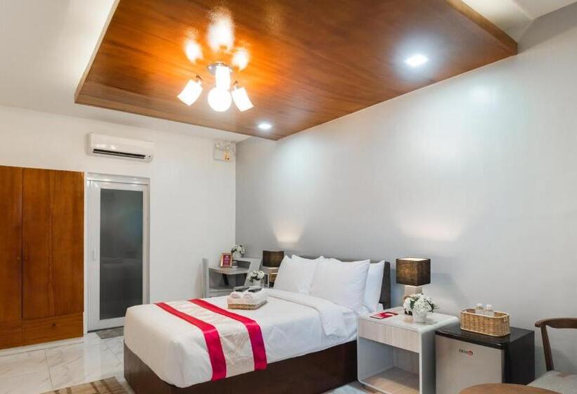 디럭스 룸, Monica Midtown Suites