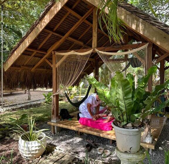 اتاق استاندارد با سرویس بهداشتی مشترک, Bohol Island Homestay