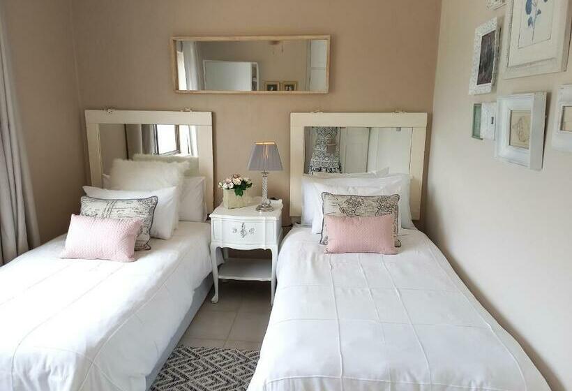 Семейный Номер, Sea Rose Family Suite   Villa Roc Guesthouse, Salt Rock Ballito, Solar Power