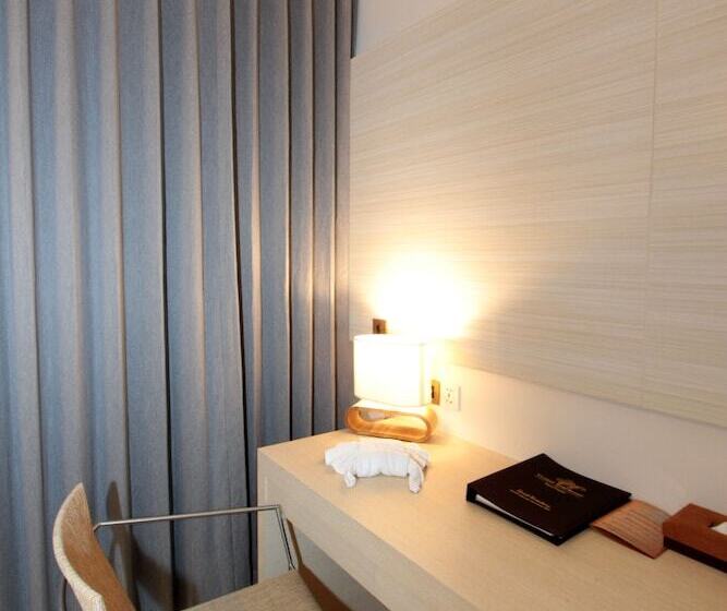 اتاق پرمیوم, Crystal Wild Resort Panwa Phuket