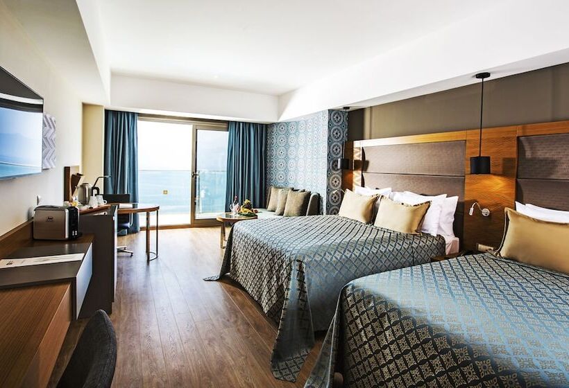 Номер Deluxe, Liberty Kuşadası   All Inclusive