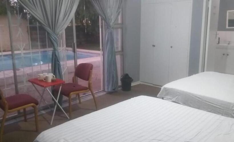 اتاق خانوادگی, Jollys Park Guesthouse