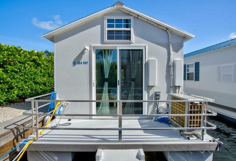 デラックスバンガロー, Aqua Lodges At Coconut Cay Rv And Marina