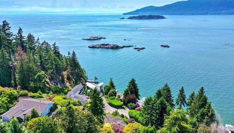 Люкс Superior Вид на Море, Vancouver Sea View Palace Inn