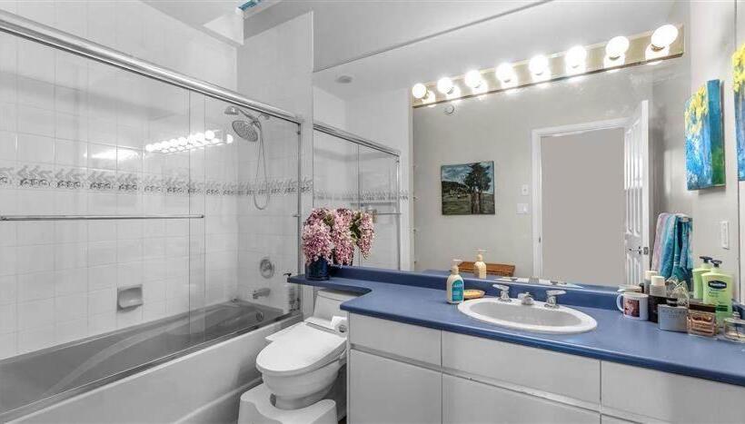 Люкс Deluxe Вид на Море, Vancouver Sea View Palace Inn