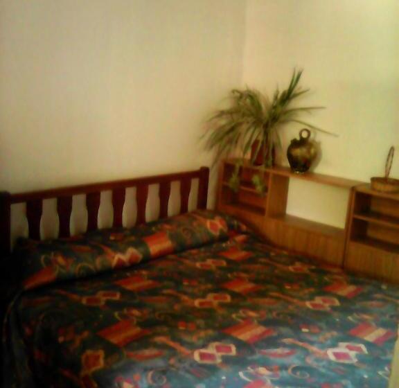이코노미 룸, Hostel Atg