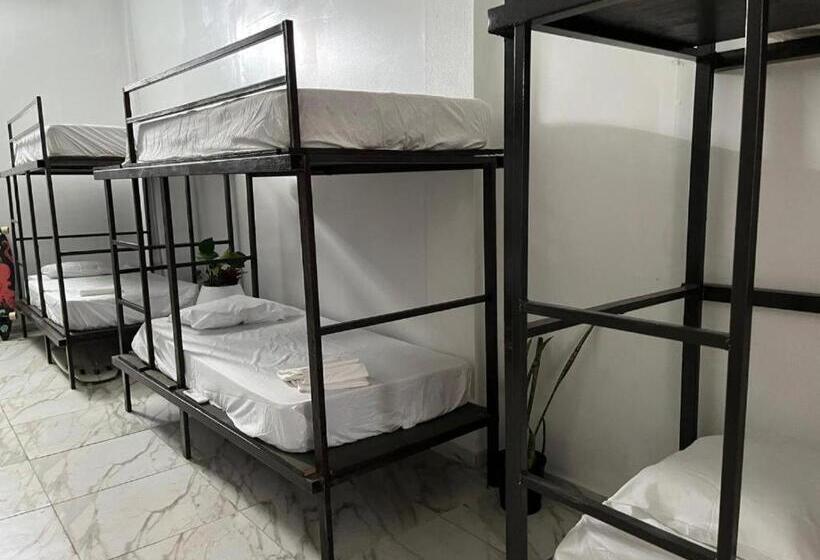 共用房间的床, Rincon Dorms