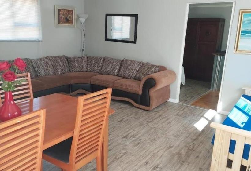 Семейный Номер, 11 Mountain Stream Hot Tub Self Catering