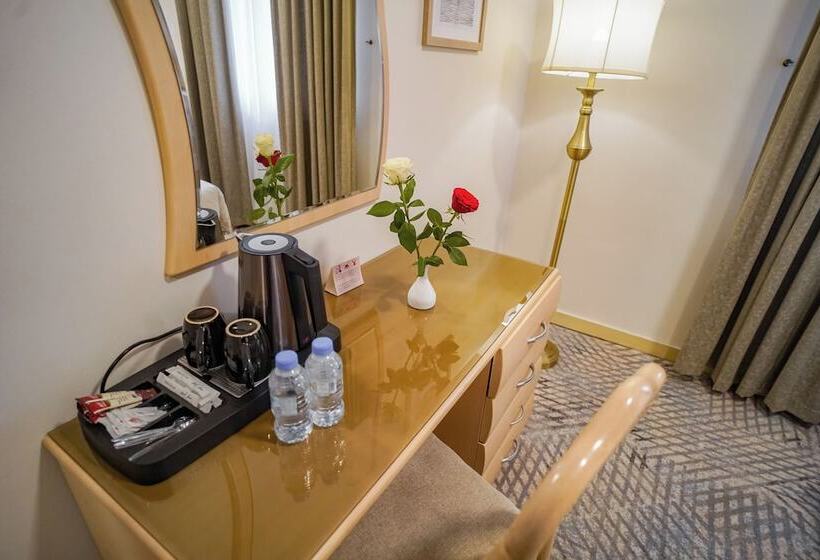 اتاق استاندارد سه نفره, Emaar Al Noor